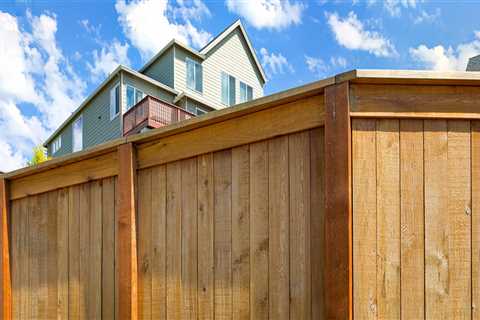 How much does it cost to build a wooden fence around a house?