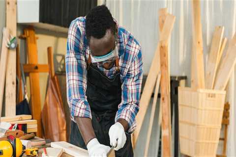 Is a carpenter the same as a woodworker?
