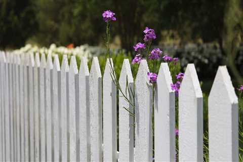 How To Ensure Privacy With Vinyl Fencing For Residential Architecture Projects In OKC