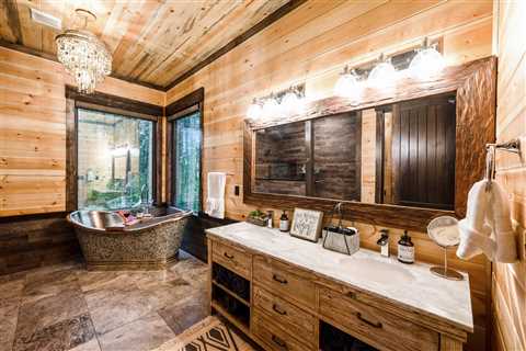 Cabin Bathrooms That Are Both Comfortable and Quirky