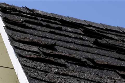 What are the signs that a roof needs to be replaced?
