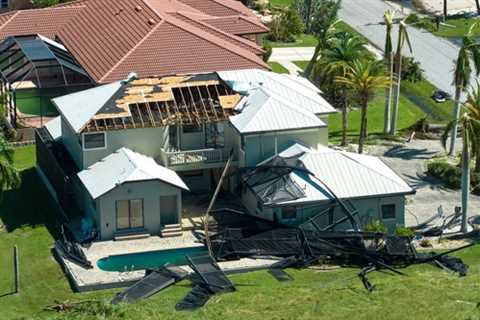What Type of Damage Can High Winds From a Hurricane Cause?