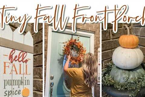 TINY FALL FRONT PORCH 2023 // FALL PORCH MAKEOVER 2023 // TINY PORCH DECORATING IDEAS 2023