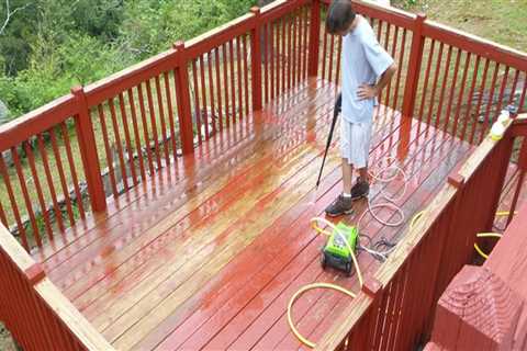 Constructing The Perfect Deck Oasis In Lincoln, NE: Best Glazing Panel Selection For Your Project