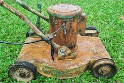 Old Very Rusty Lawn Mower - Restoration