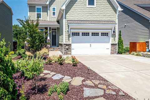 Elevate Home Renovation in Seattle with Thoughtful Garden and Patio Décor